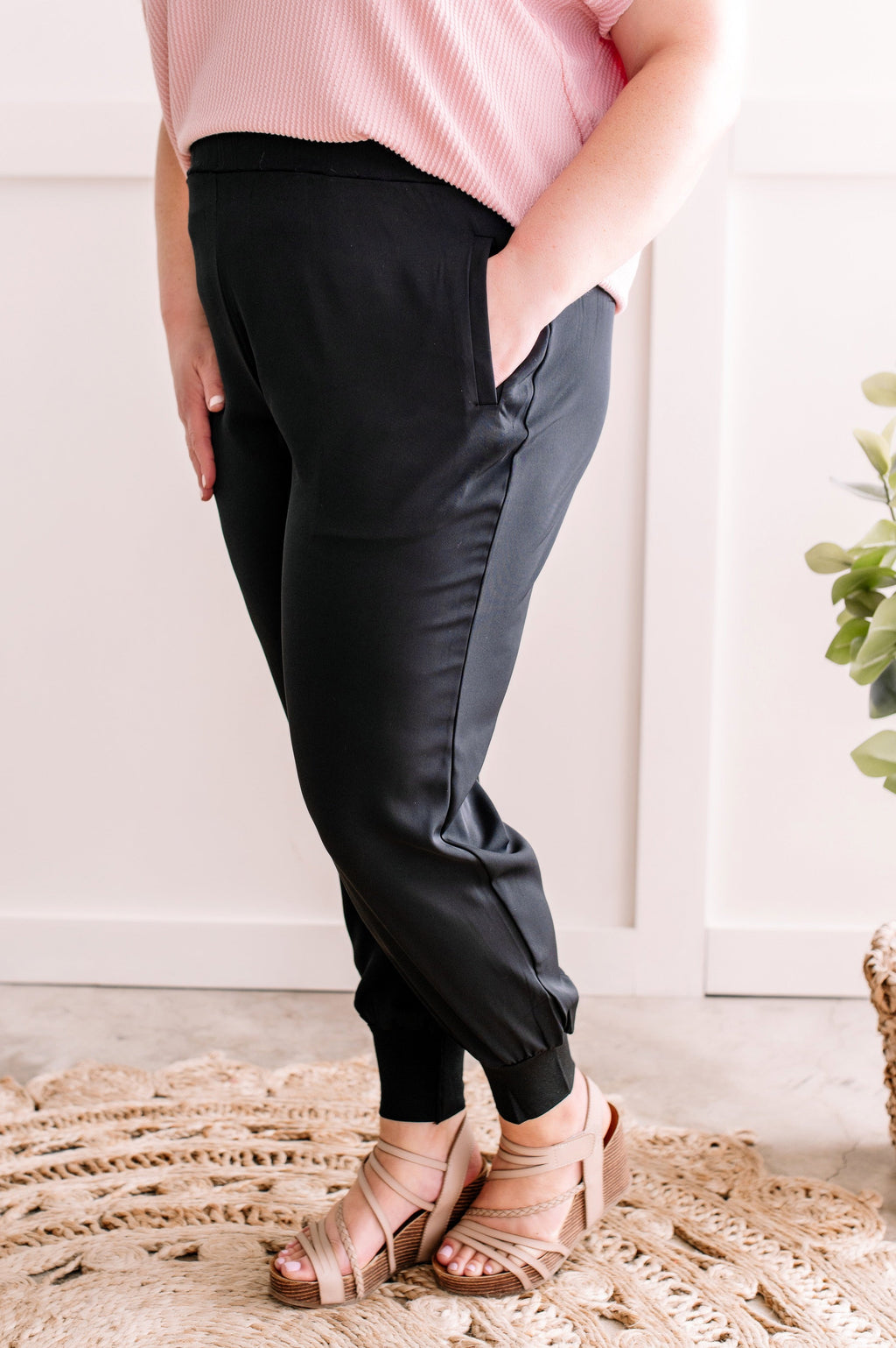 Chic Jogger Pant With Pockets In Black Onyx