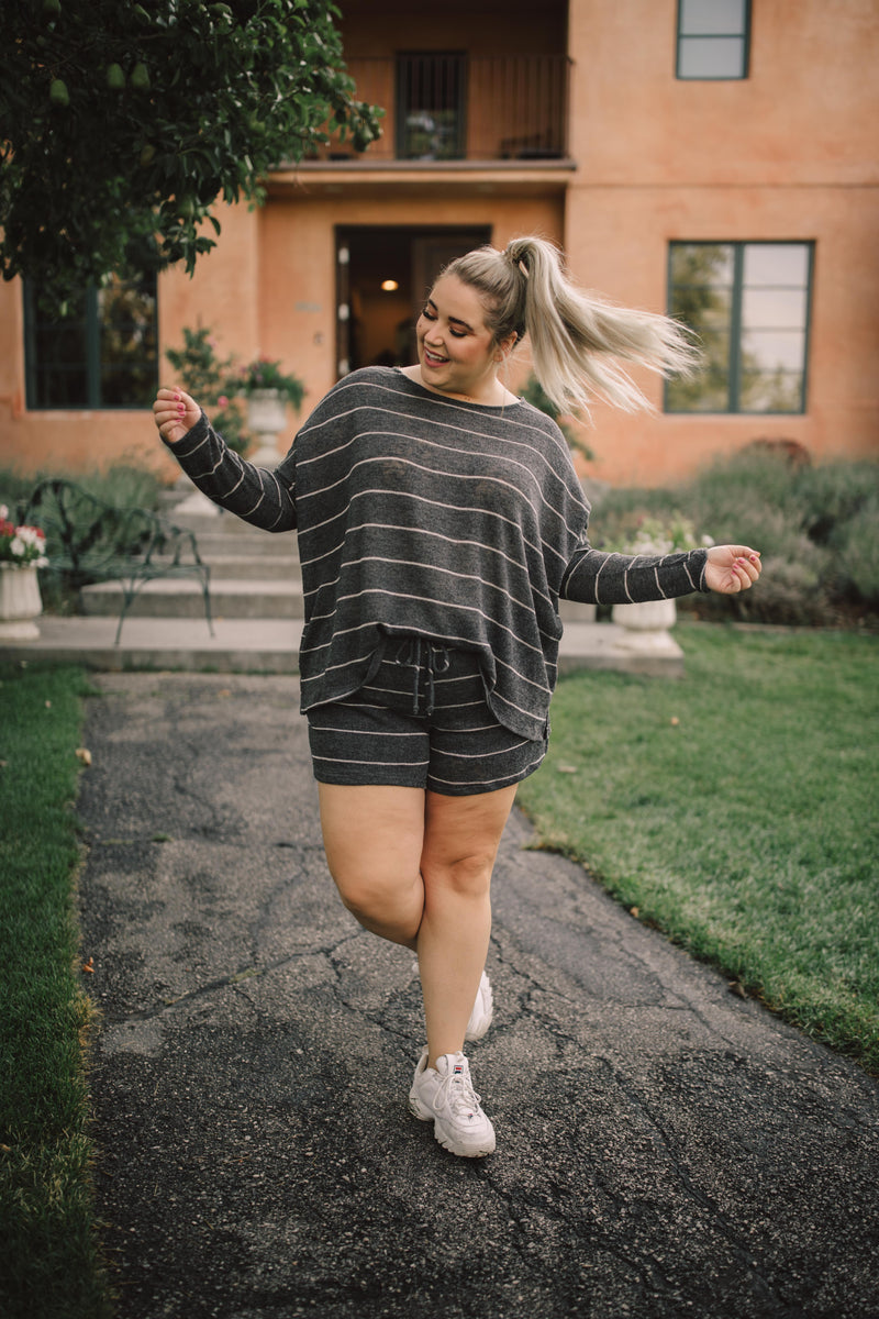 Lightweight Striped Shorts In Charcoal